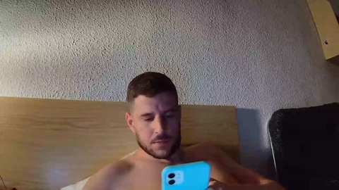 milkhotcam23  25-10-2022